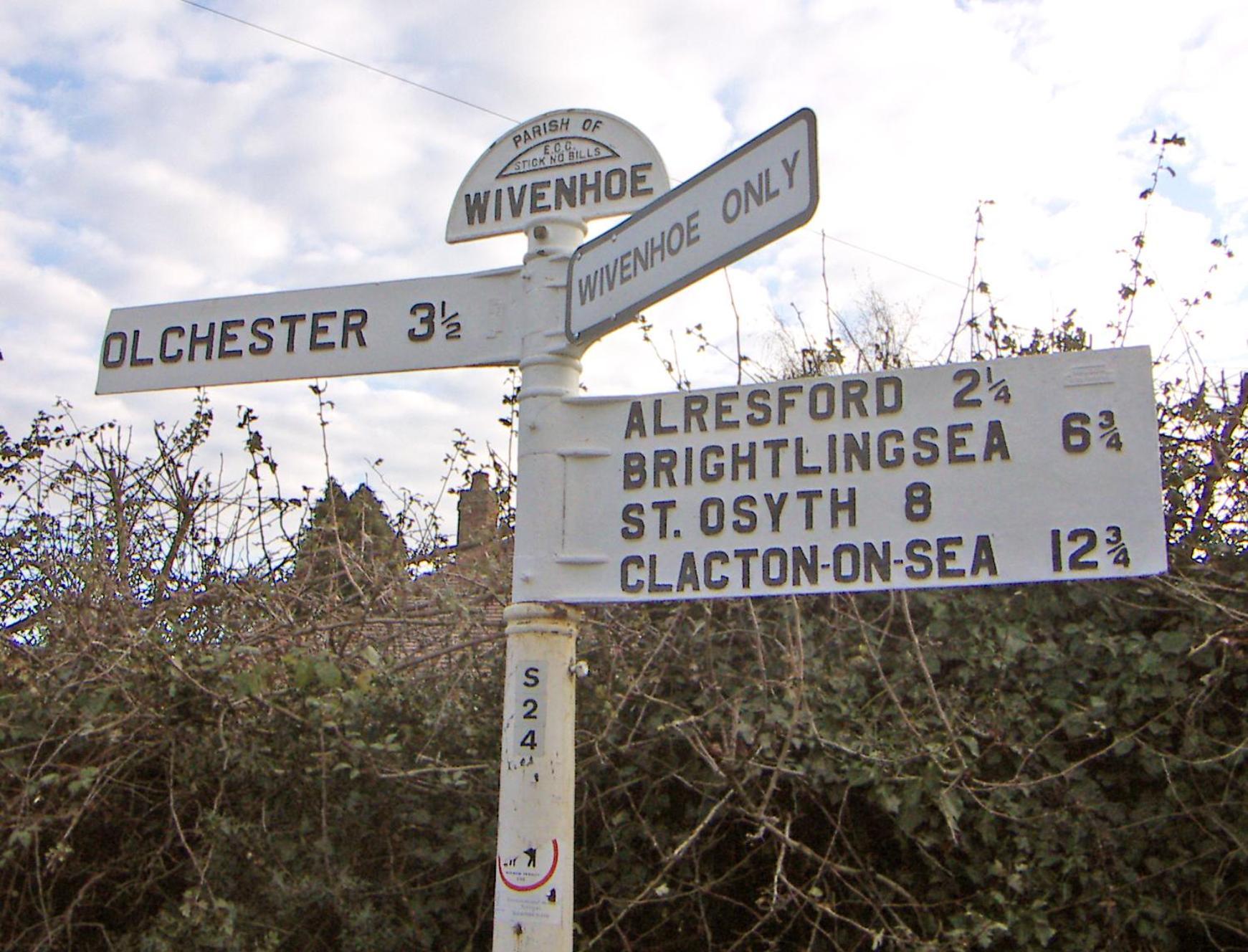 Queens Cottage, Wivenhoe Stylish, Plush, Cosy, Convenient & Quirky, 2X Double Bed Period Cottage Plus Patio - 9 Min Walk Train, 4 Min Walk High Street Pubs, Restaurants, Shops Exterior photo