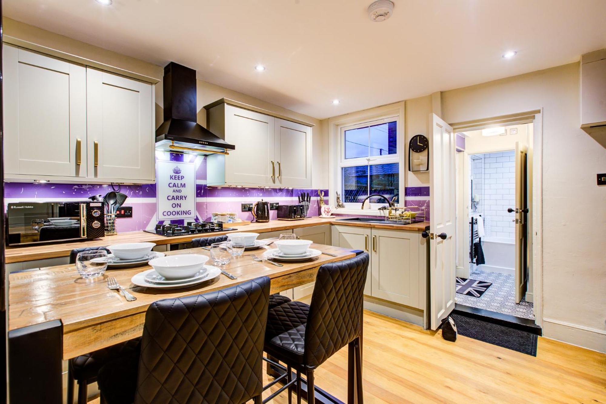 Queens Cottage, Wivenhoe Stylish, Plush, Cosy, Convenient & Quirky, 2X Double Bed Period Cottage Plus Patio - 9 Min Walk Train, 4 Min Walk High Street Pubs, Restaurants, Shops Exterior photo